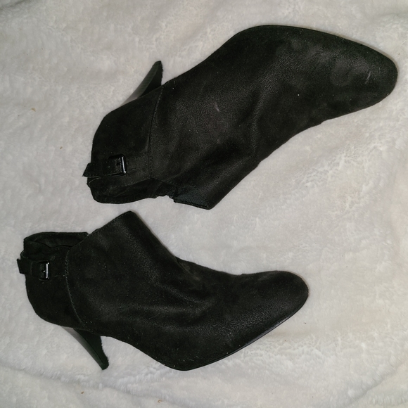 Comfort Plus by Predictions Size 11 Black Faux Suede Ankle Booties - Picture 2 of 6